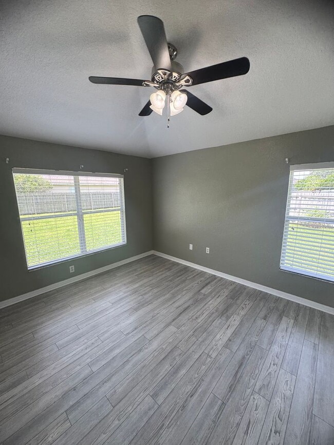Building Photo - Central Lakeland 3bedroom 2 bath!