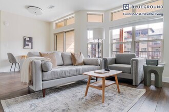 Building Photo - 1501 W Howard Ln