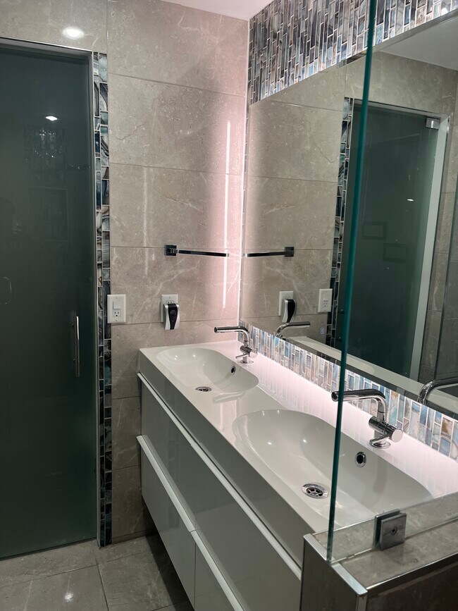 Building Photo - 6920 Fillmore St