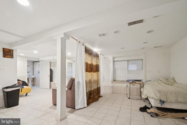Building Photo - 2025 Fairland Rd