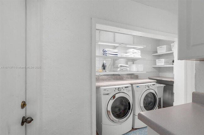 Building Photo - 2837 NE 17th Ave