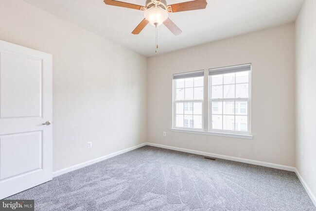Building Photo - 365 Chessington Dr