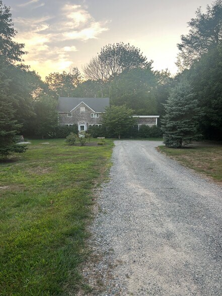 Primary Photo - 816 South Rd