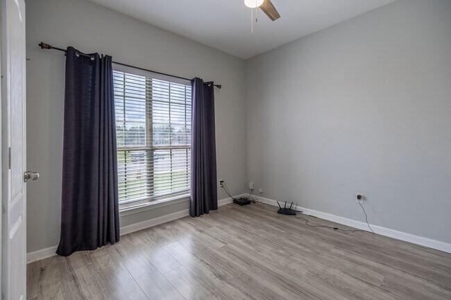 Building Photo - 10190 Fionn Loop