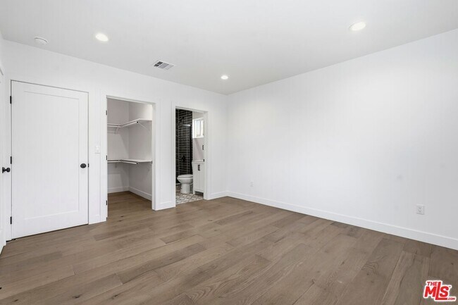 Building Photo - 5452 Harcross Dr