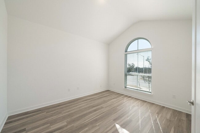 Building Photo - 4313 Deer Lake Ln