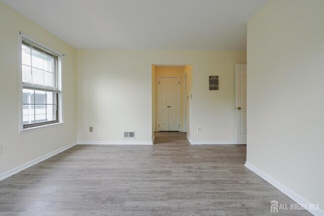 Building Photo - 809 Woodhaven Dr
