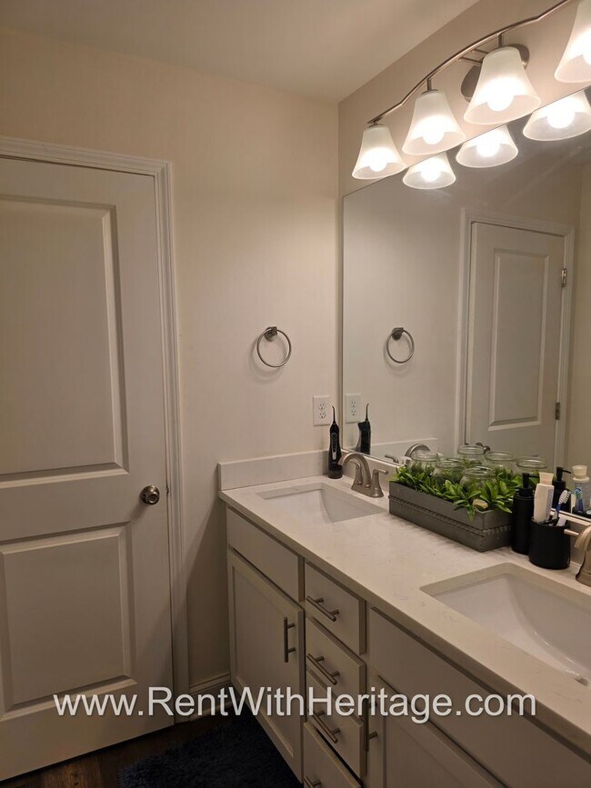 Building Photo - Amazing 5 Bedroom/ 3 Bath Home in Sweetwater, a Swim Tennis Community/ Attention to Detail / Grea...