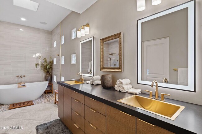 Building Photo - 5447 E Ron Rico Rd