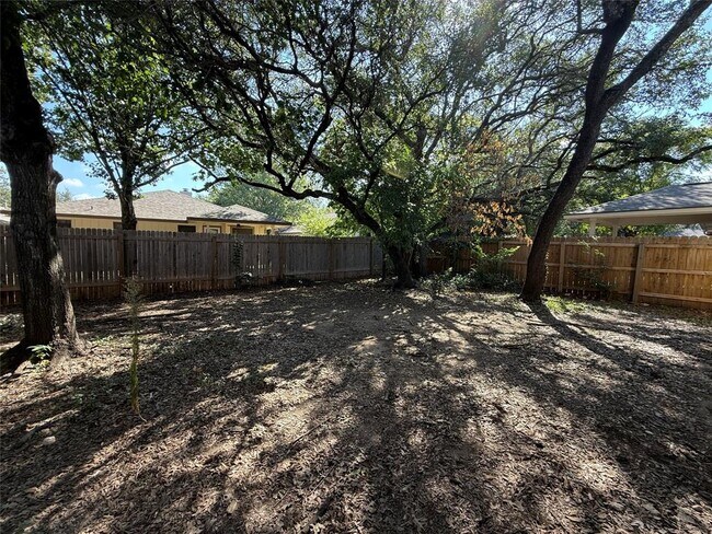 Building Photo - 2512 Claudia Dr