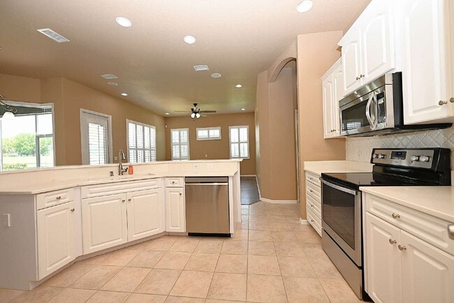 Building Photo - 2618 High Ridge Dr