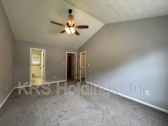 Building Photo - 210 Fallawater Way