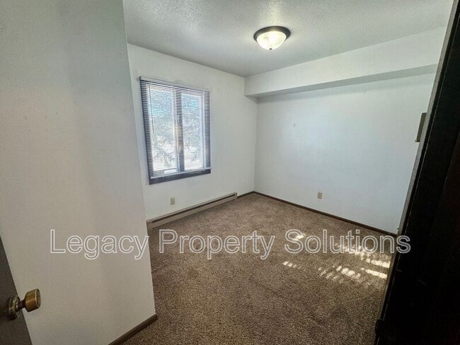 Building Photo - 206 1st St