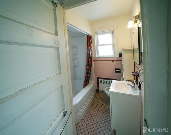 Building Photo - 211 S 11th Ave