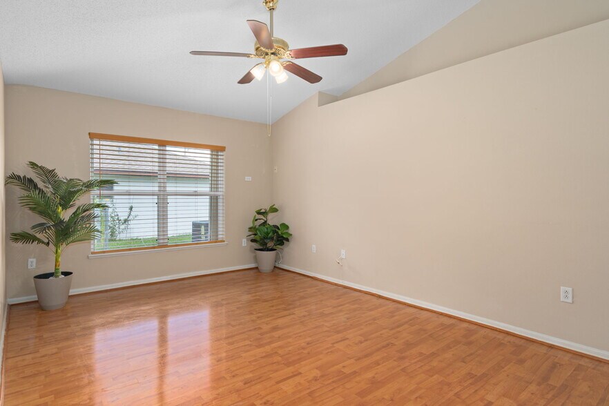Family Room - 9572 Horizon Dr