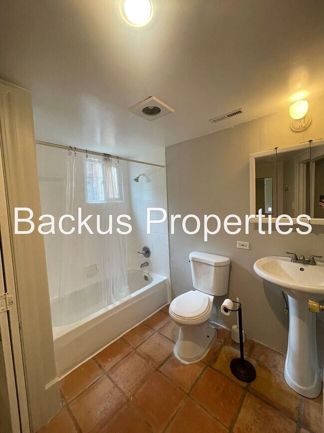 Building Photo - Wonderful furnished loft in upper Seaside