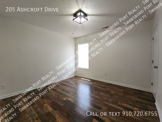 Building Photo - 205 Ashcroft Dr