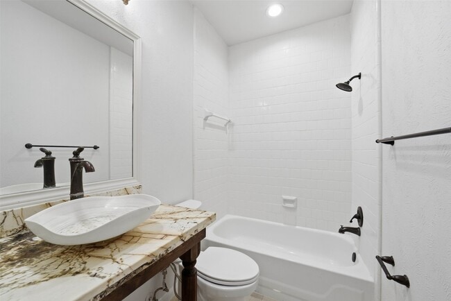 Building Photo - 4003 Bountiful Crest Ln