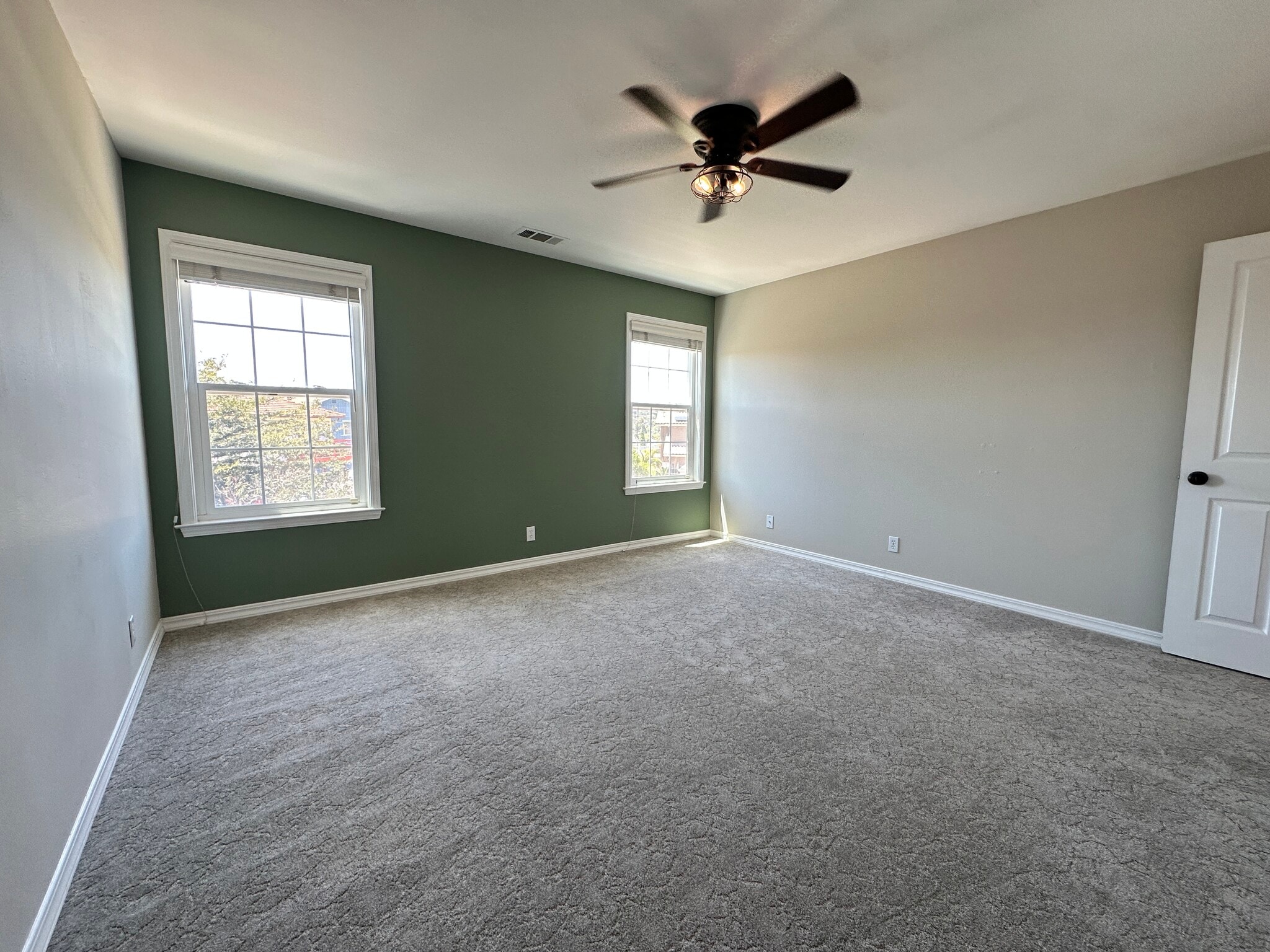 Building Photo - 604 Village Ct