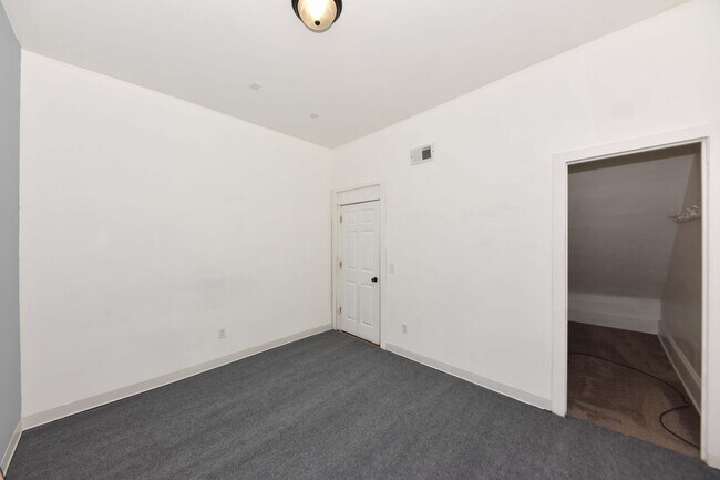 Building Photo - 3238 W Juneau Ave