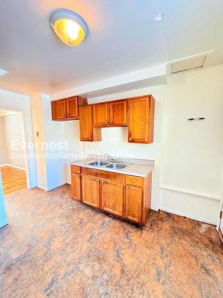 Building Photo - 17143 Ontario St