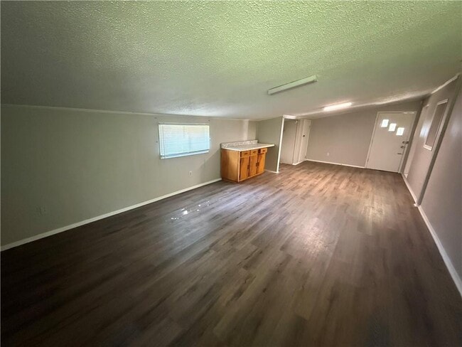 Building Photo - 3056 Pleasant Valley Rd
