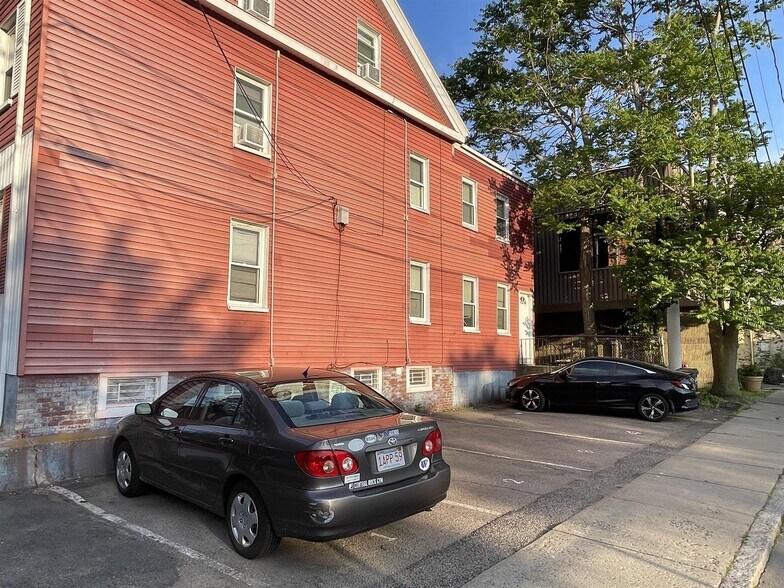 Building Photo - 72 School St