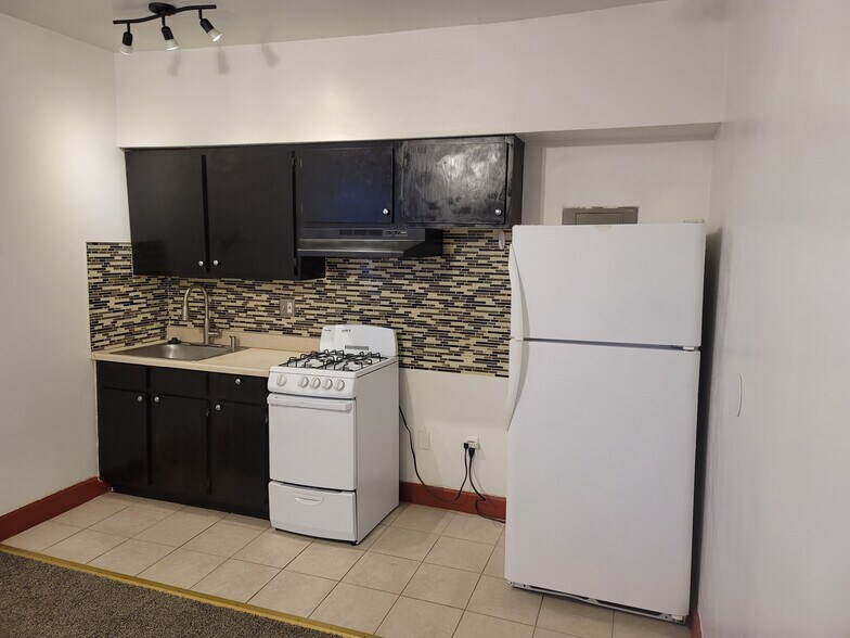 Building Photo - 1622 Bainbridge St