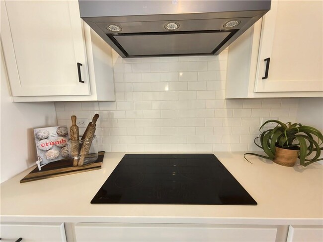 Building Photo - 2821 Beacon Bend Xing