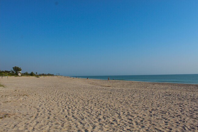 Building Photo - 1616 Ocean Dr