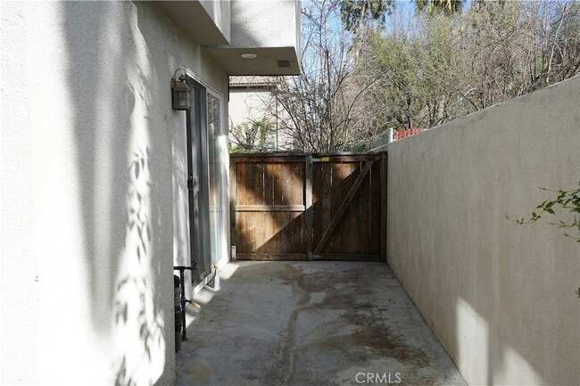 Building Photo - 7124 N Farralone Ave