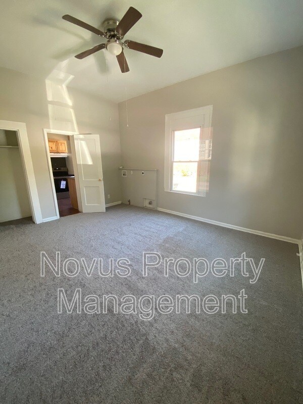 Building Photo - 302 Cedar St