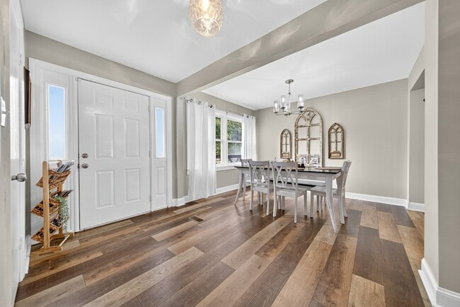 Building Photo - 147 Sunset Dr