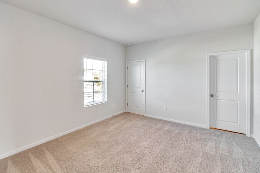 Building Photo - 220 Arwen Dr