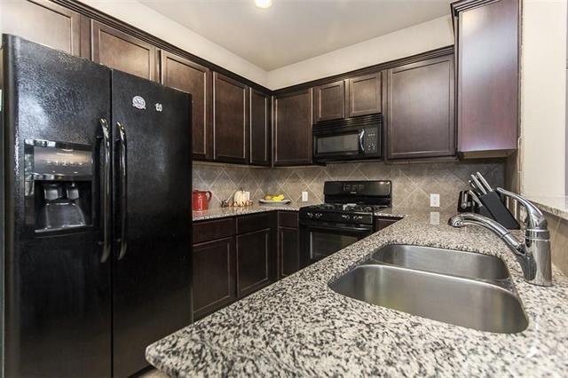 Building Photo - 867 Llano Dr