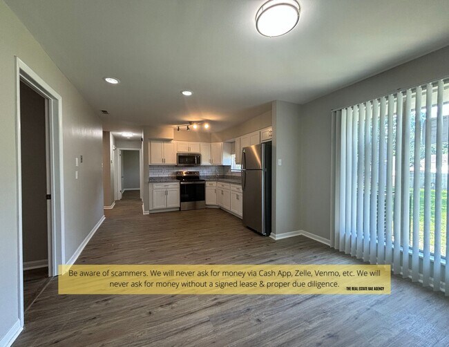 Building Photo - 1118 Soria St