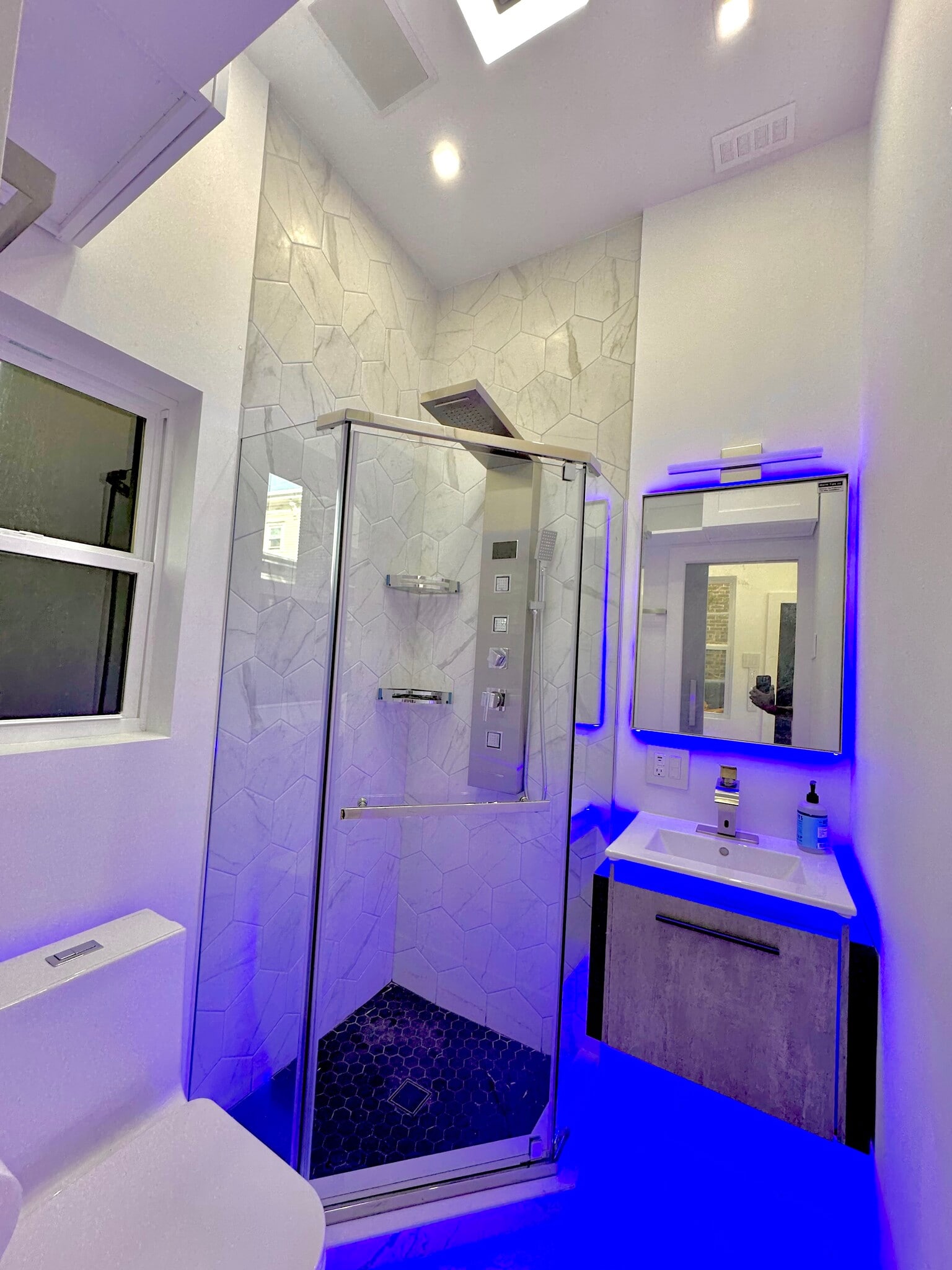 Building Photo - 196 Danforth Ave