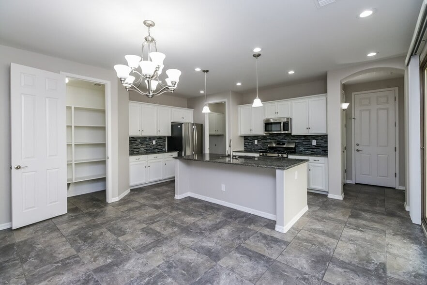 Building Photo - 1035 S Agnes Ln