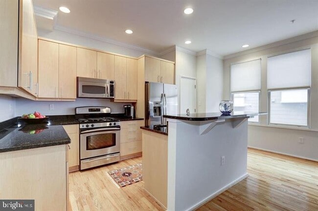 Building Photo - 2058 N Oakland St