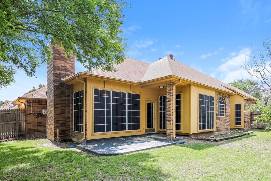 Building Photo - 1145 Devonshire Dr
