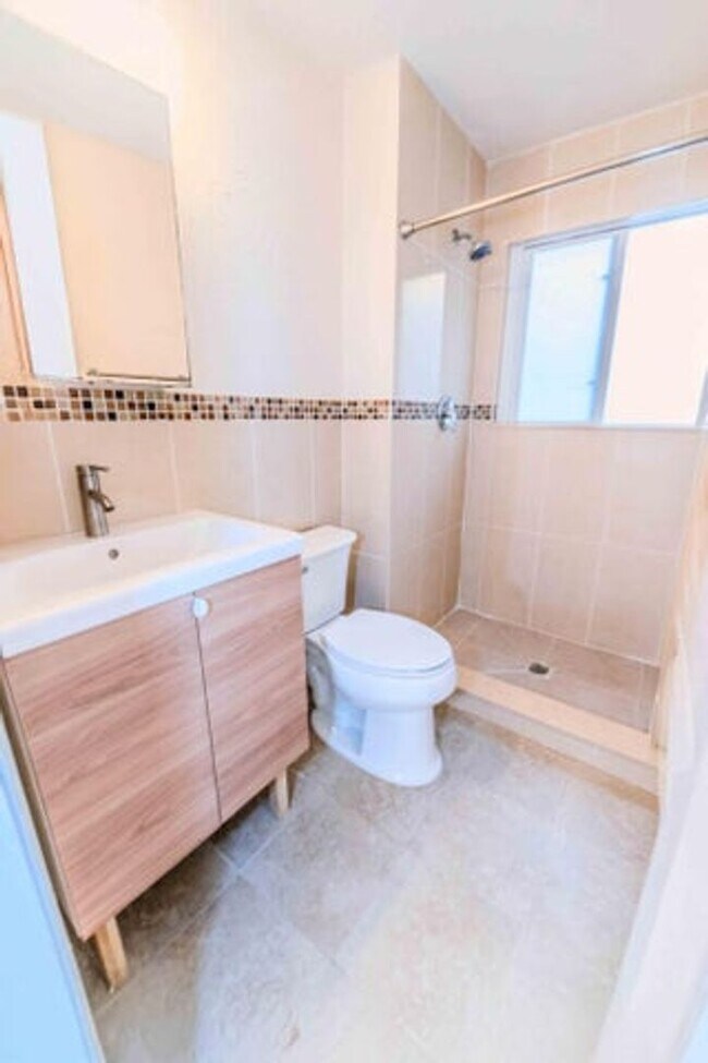 Building Photo - 8111 Cedar Hollow Ln