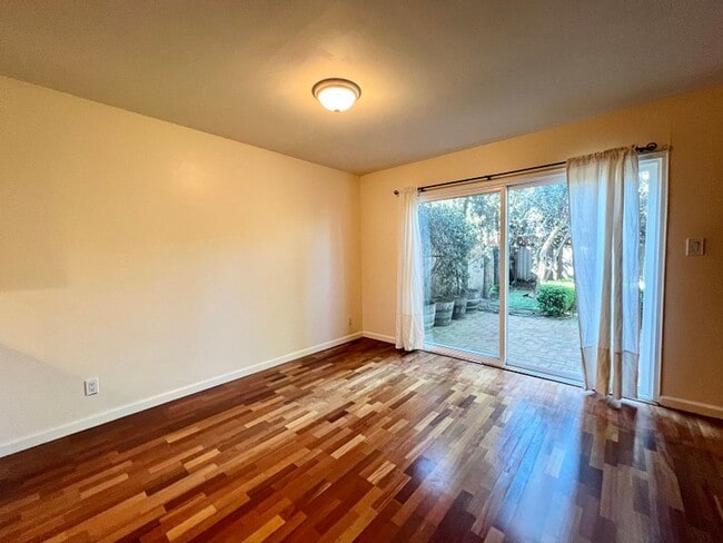 Building Photo - Charming North Napa Condo in Prime Location – A Must See!