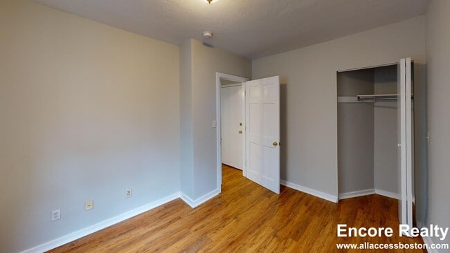 Building Photo - 224 Hanover St