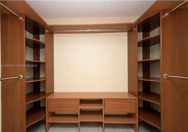 Building Photo - 1780 NE 191st St