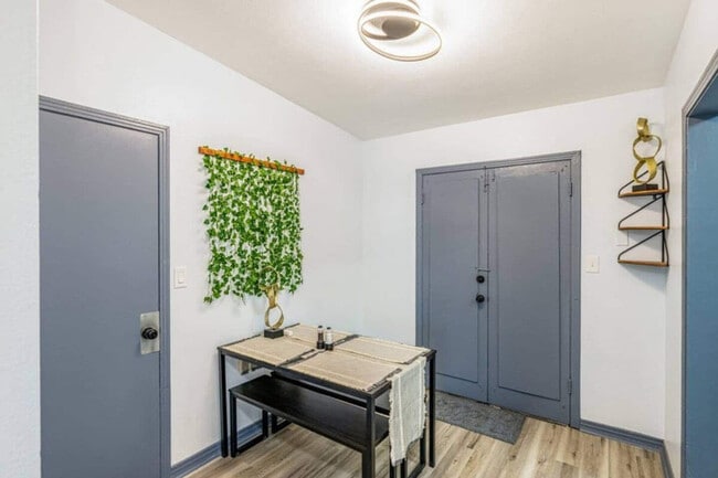 Building Photo - 1400 Montclair Ct