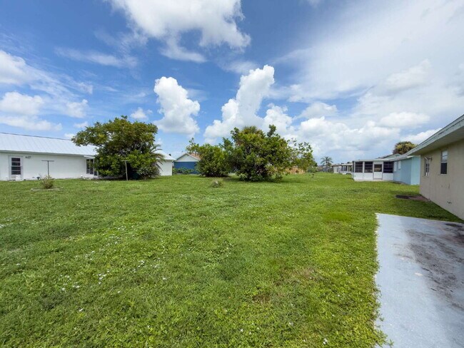 Building Photo - Available for immediate occupancy!
