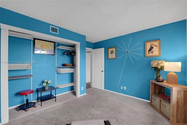 Building Photo - 2737 S Oakland Forest Dr