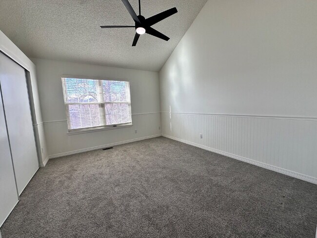 Building Photo - ~Available Now~ Beautifully Updated Two-Bedroom Townhome in Littleton!