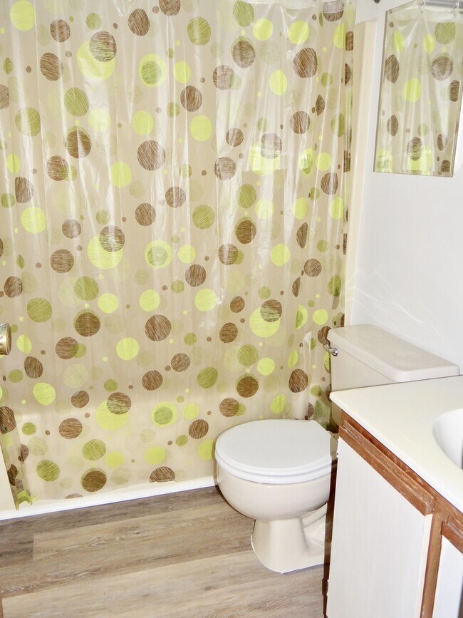 Building Photo - Large Efficiency Apartment with amenities in Surfside Beach