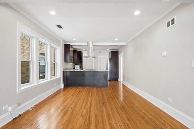 Building Photo - 4945 N Kilpatrick Ave